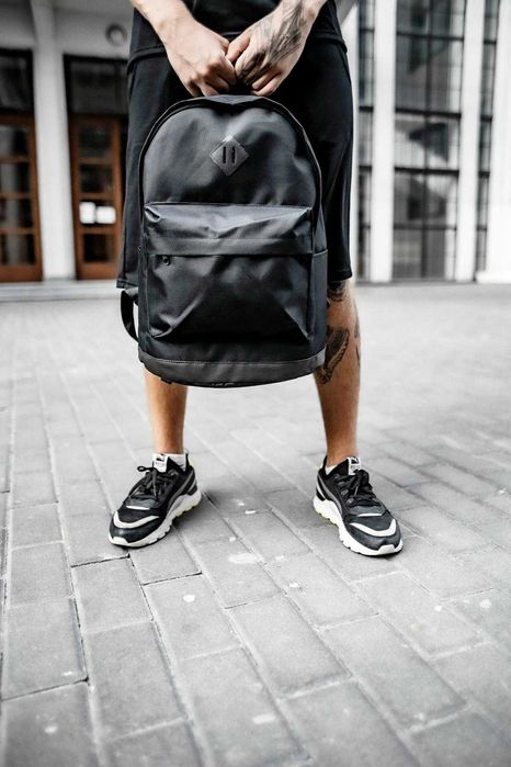 Рюкзак шкіряне дно чорний без лого