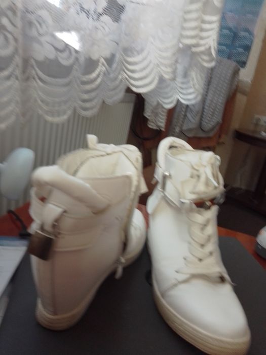 Ботинки демисезонные на синтепоне.