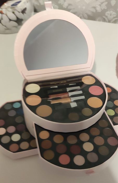 Douglas kuferek z cieniami