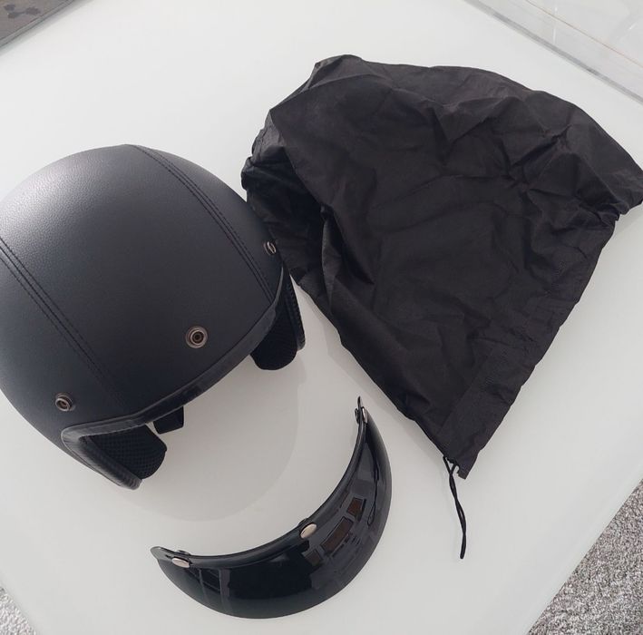 Capacete Aberto em Pele Preta