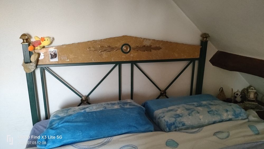 Cama de ferro antiga