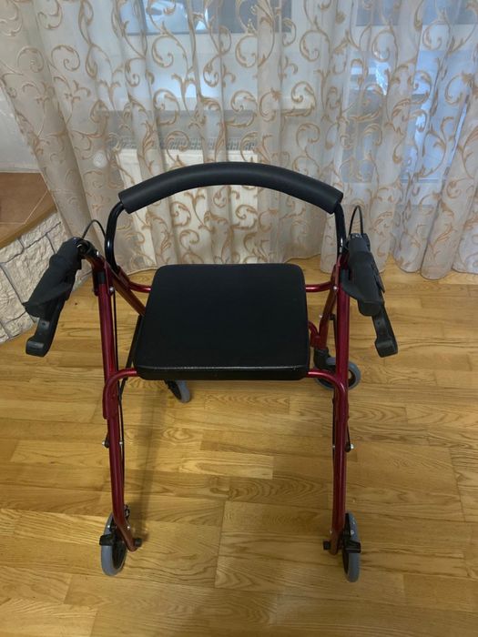 Продам ходунки на колесах для инвалидов