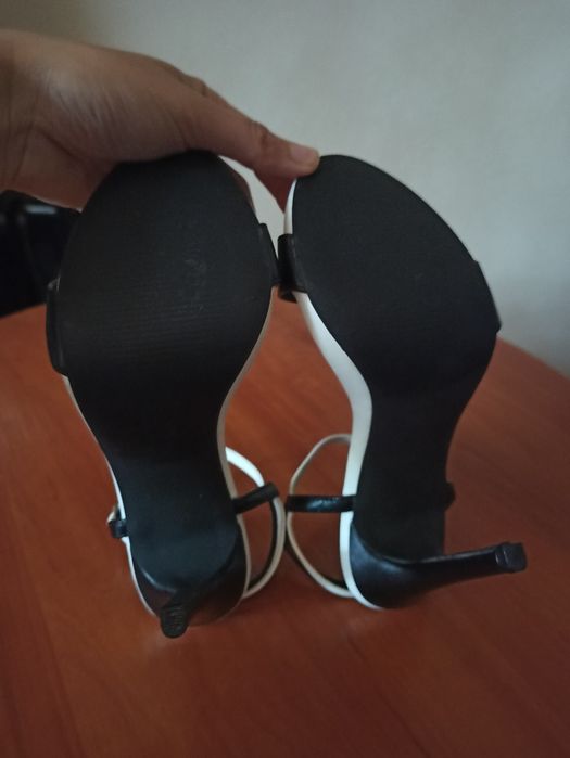 Sandały na szpilce New look biało czarne rozmiar 38