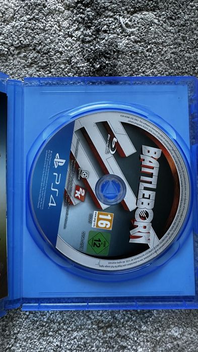 PS4 Slim 1TB + Comando Original + 3 Jogos + Cabos