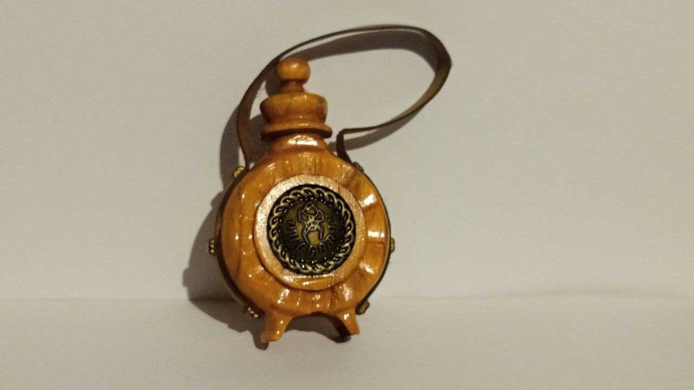 Традиционный болгарский футляр с кожаной ручкой