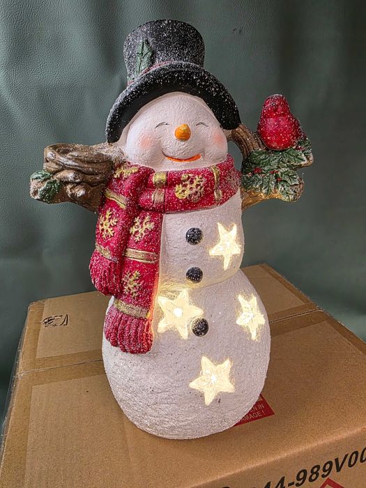 Figurka świąteczna 38 cm bałwanek z ptaszkami LED dekoracja