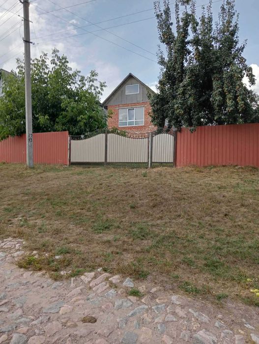 Продаж будинку в селищі Завадівка.