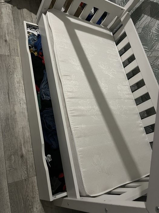 Кровать детская с матрасом