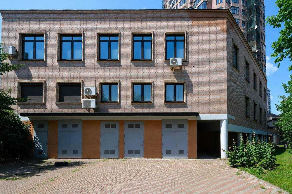 Без% Продам окремо розташована нова будівля з ремонтом 927м2 на Печерську вул Коновальця
