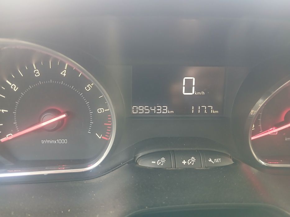 Peugeot 208 — fotografia 6