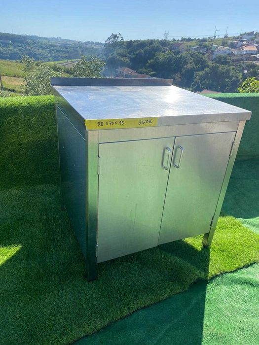 Bancada em inox com 2 portas