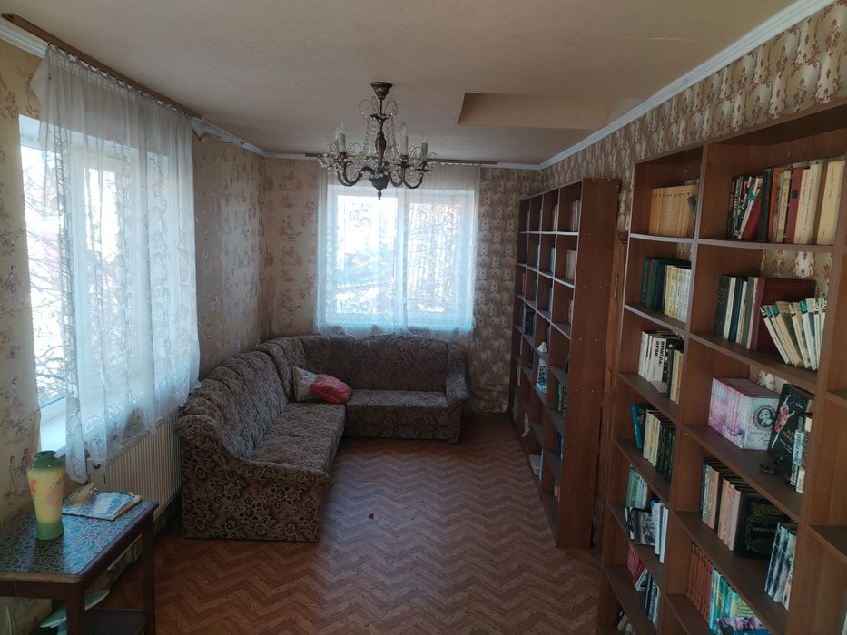 Продається будинок неподалік від центру міста