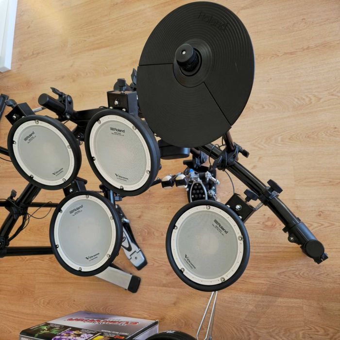 Bateria Eletrónica Roland TD-1DMK + Pedal Duplo Pearl Eliminator + Banco (Como Nova)