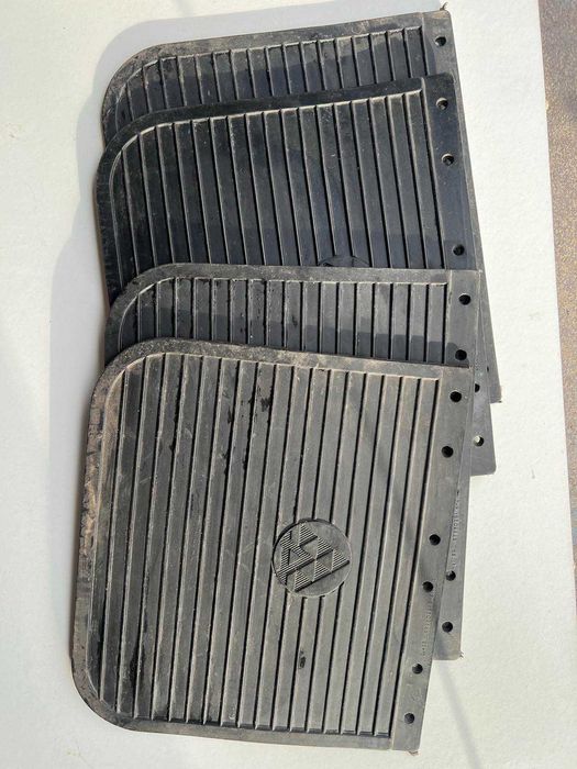 Брызговики класичні 27х24.5мм.