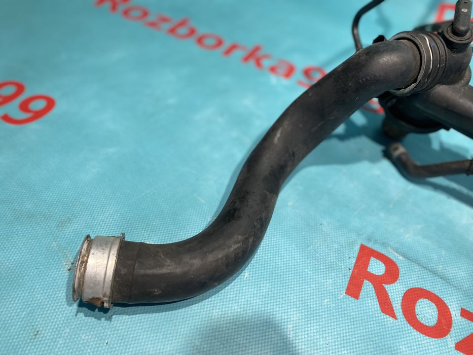 Корпус термостата А6512000615  Mercedes 2.2cdi патрубок