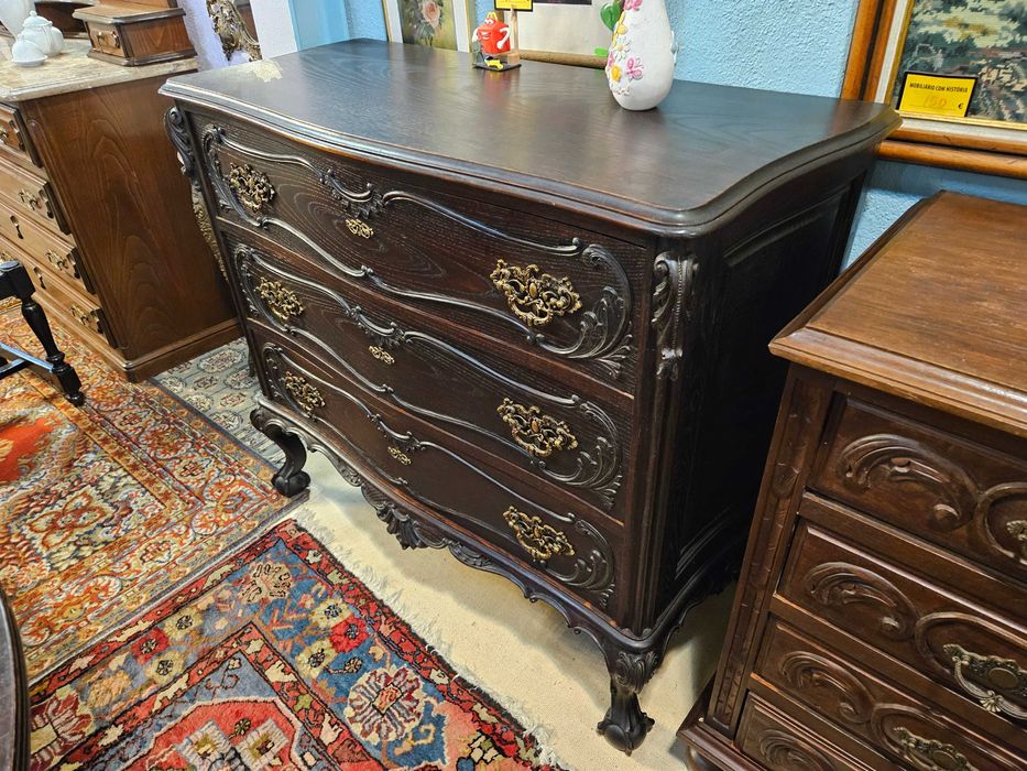 Grande cómoda antiga em madeira maciça - Muito bom