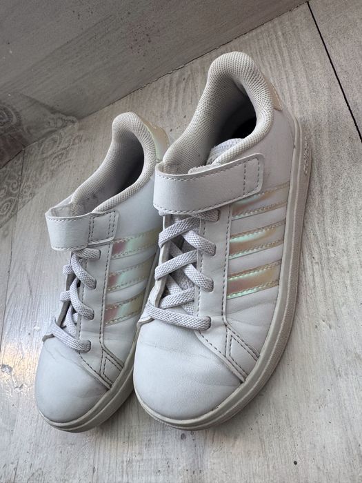 Кросівки adidas 30 р оригінал в школу , для дівчинки
