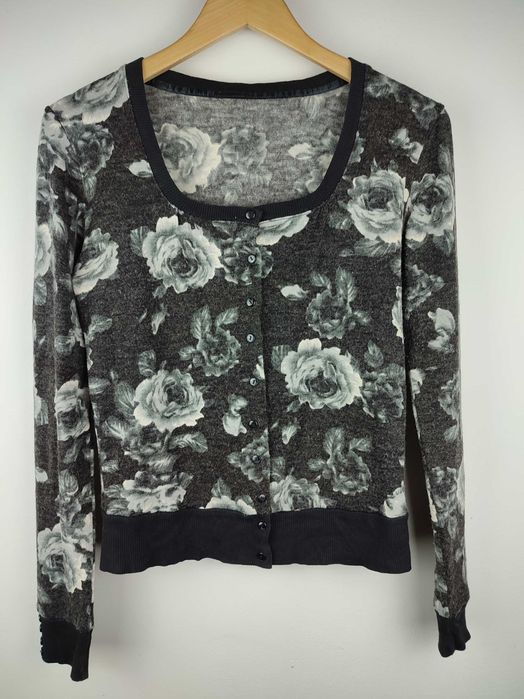 sweterek w kwiatki z okrągłym dekoltem S