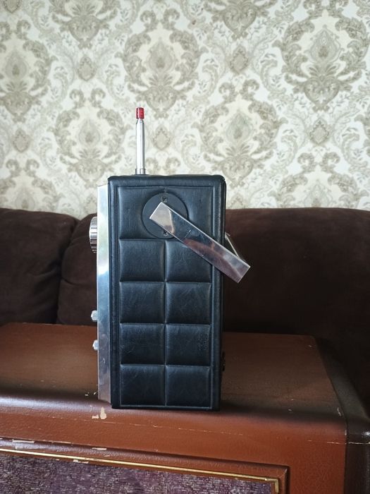 Sony 7R-77A Радіоприймач