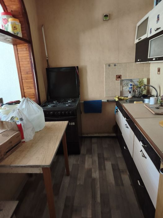 Продам будинок в центрі міста.