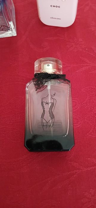 Sete Frascos de Perfume, vazios