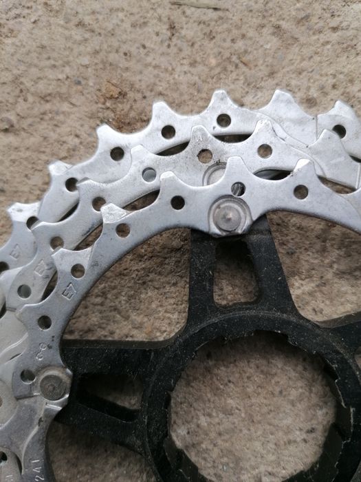 koronki pająk kasety  shimano ?   24 28 32 ,     3 blaty nowe