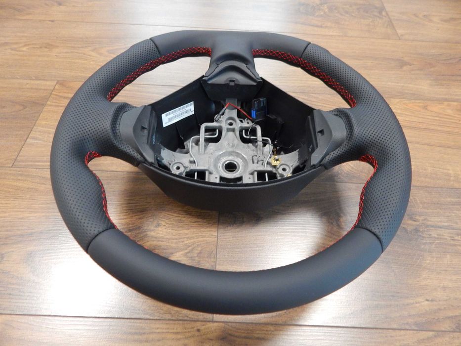 Kierownica Peugeot Partner II Citroen Berlingo II Sport czerwona nić