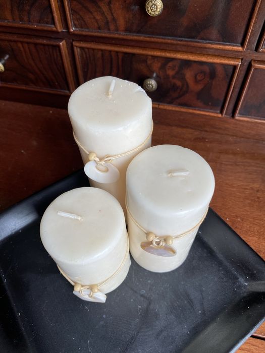 Três velas brancas
