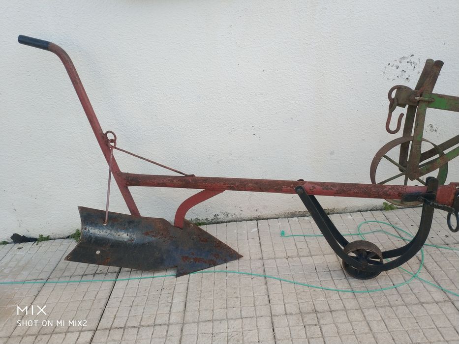 Máquina  de costura e outros