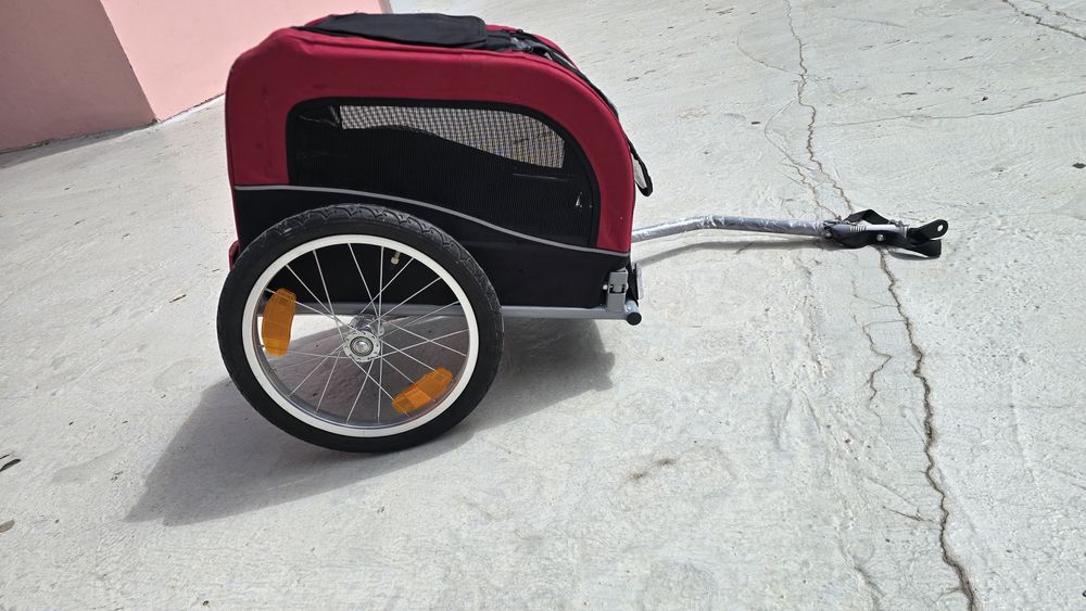 Atrelado para bicicleta trixie Dimensões: 63 × 68 × 75 
Peso: 10 kg
até: 22 kg
Medidas interiores: 43 × 45 × 73 cm