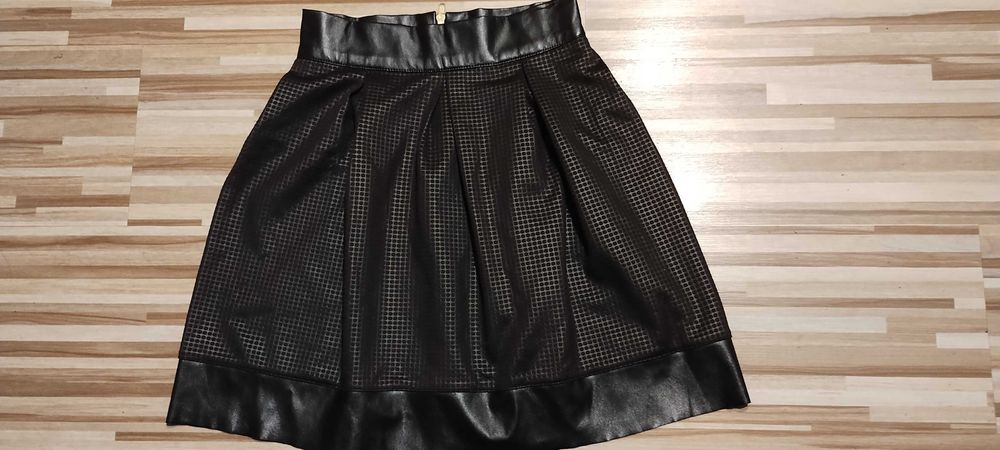 Spódniczka mini – ciekawy wzór – rozmiar 34