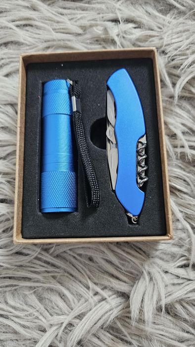 Latarka plus scyzoryk