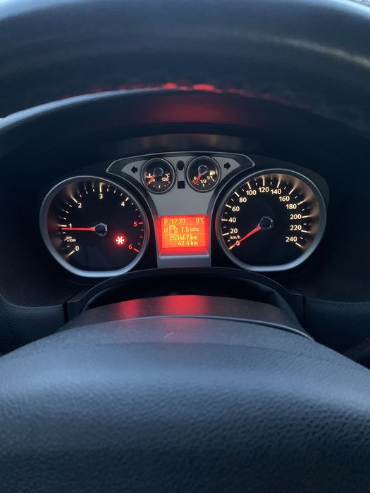 Продам Форд фокус туррбо дизель 2.0 автомат 2010