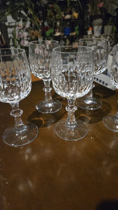 Kieliszki kryształowe.