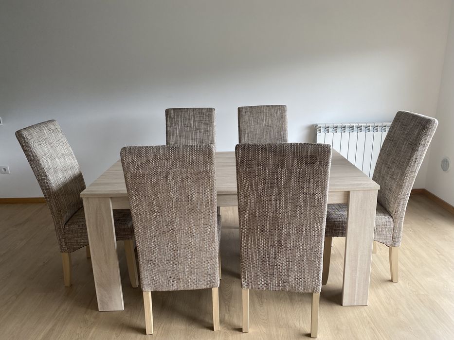 Mesa e cadeiras (6)