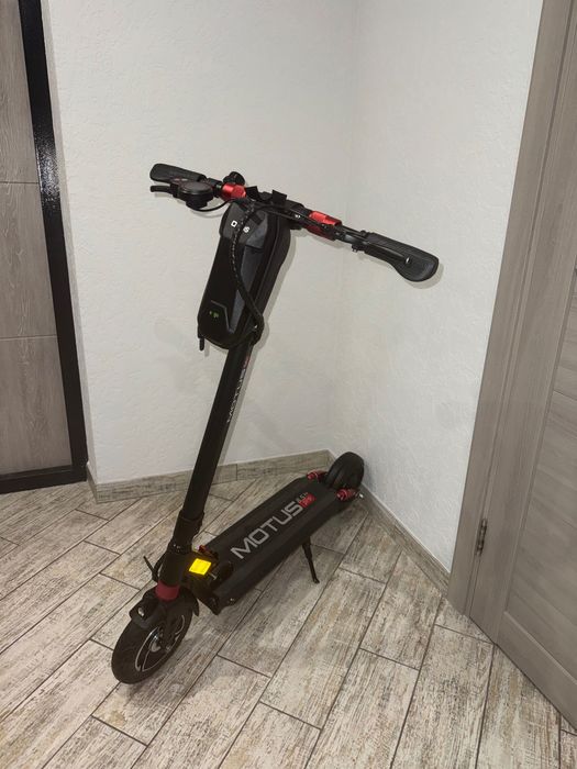 Електросамокат Motus PRO 8.5 LITE чорний