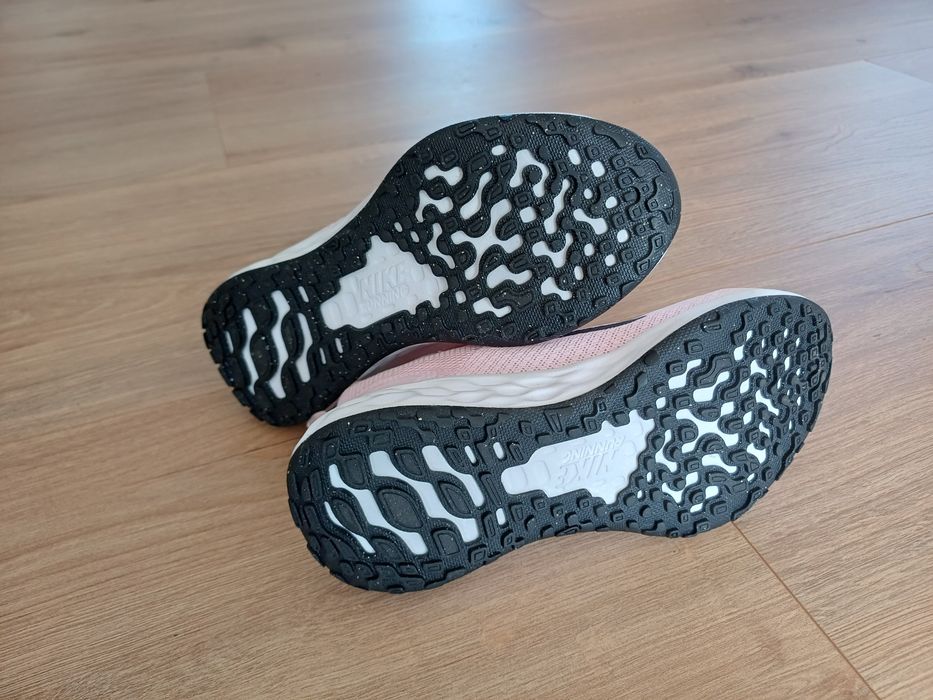 Adidasy buty dziecięce Nike Revolution 6 NN (PSV) Roz. 29,5
