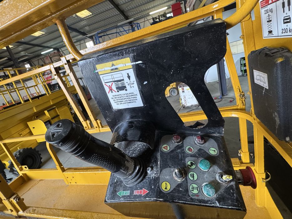 Plataformas elevatórias Tesoura Elétricas 10mt usadas Narrow-estreita