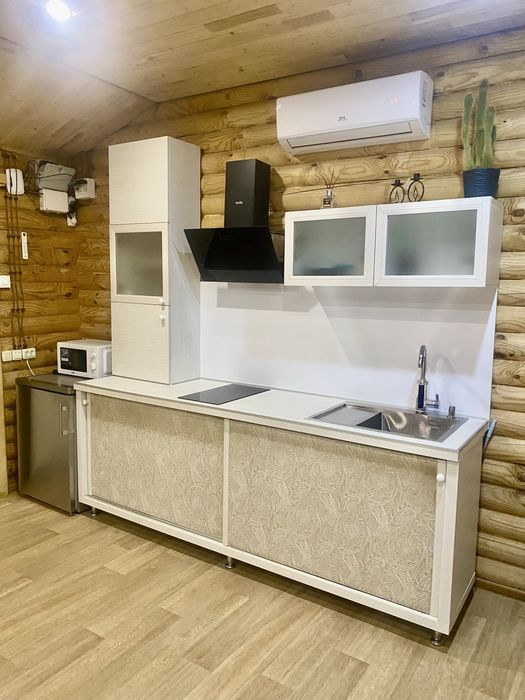 Центр. СВЕТ ЕСТЬ. Посуточная и почесовая сдача дома.