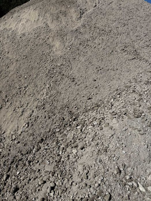 Czysty GRUZ betonowy do utwardzenia terenu