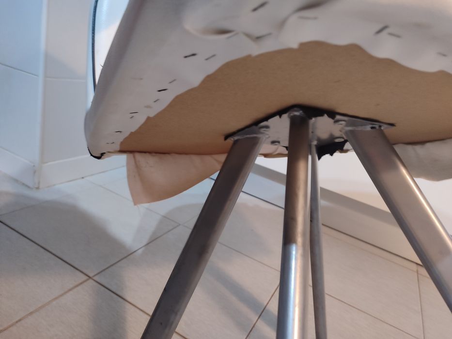 Mesa e bancos de cozinha