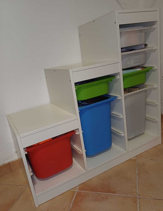 Móvel em escada IKEA (TROFAST)