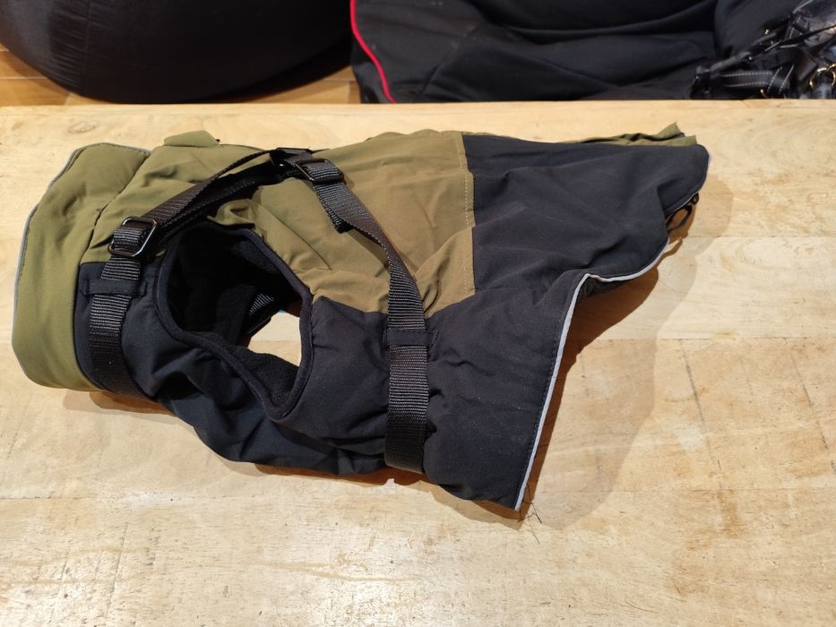 AniOne płaszczyk zimowy dla psa z szelkami Tristan 44 cm