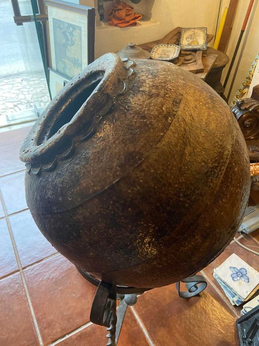 Antigo pote esférico em grés para especiarias Sec. XIV - XVI