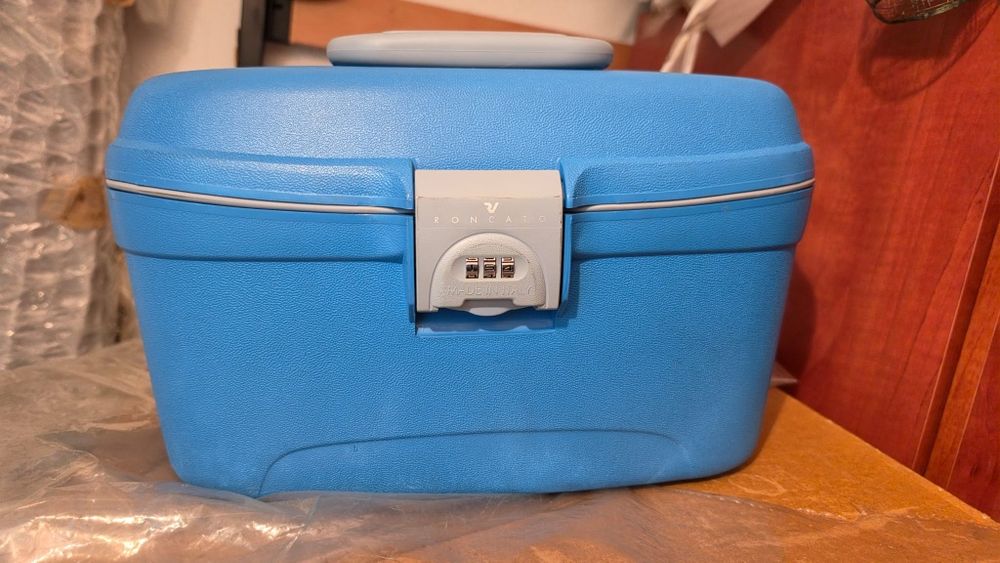 Mala nova e necessaire em ótimo estado