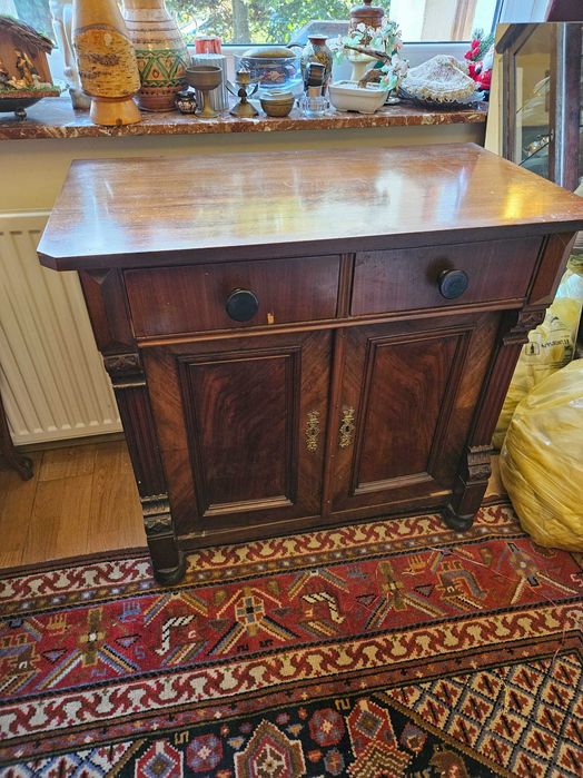 Nieduża komoda za 350 zł stan dobry.