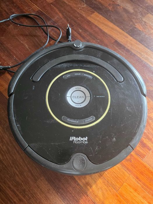Aspirador Irobot Roomba 650, para peças ou reparação.