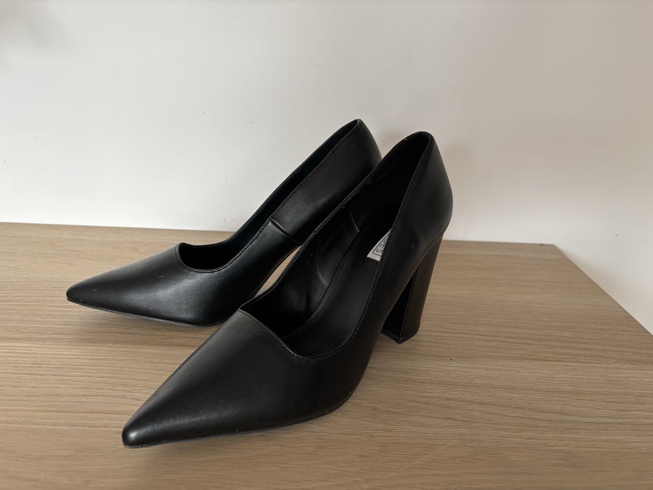 Nowe Buty na obcasie rozm 41