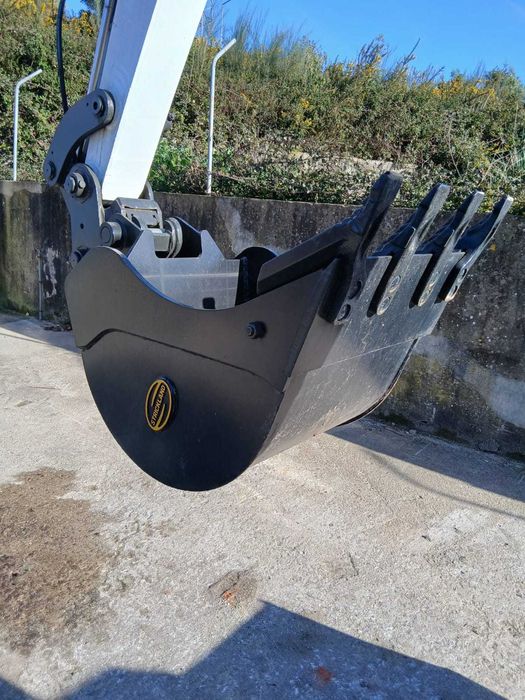 MINI ESCAVADORA BOBCAT 4.5 T