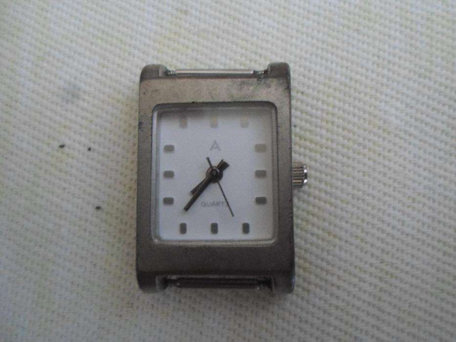 3 relógios de pulso